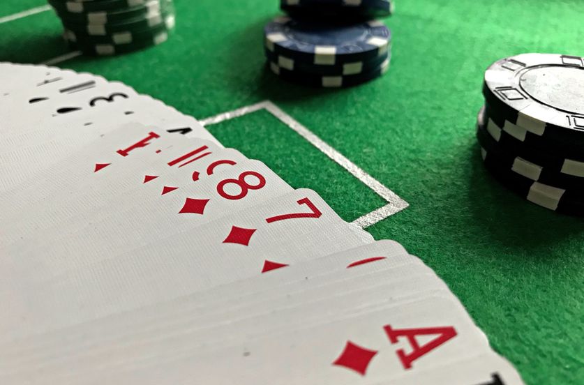 Online Casino: Spielautomaten und Live-Spiele im Überblick