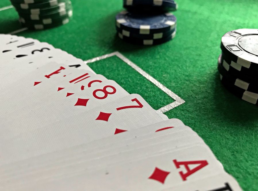 Online Casino: Spielautomaten und Live-Spiele im Überblick