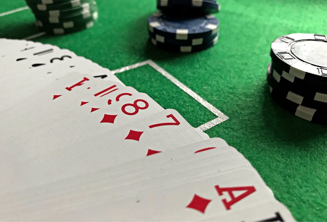 Setumpuk Kartu Bermain Gratis Dengan Stok Foto Keripik Poker