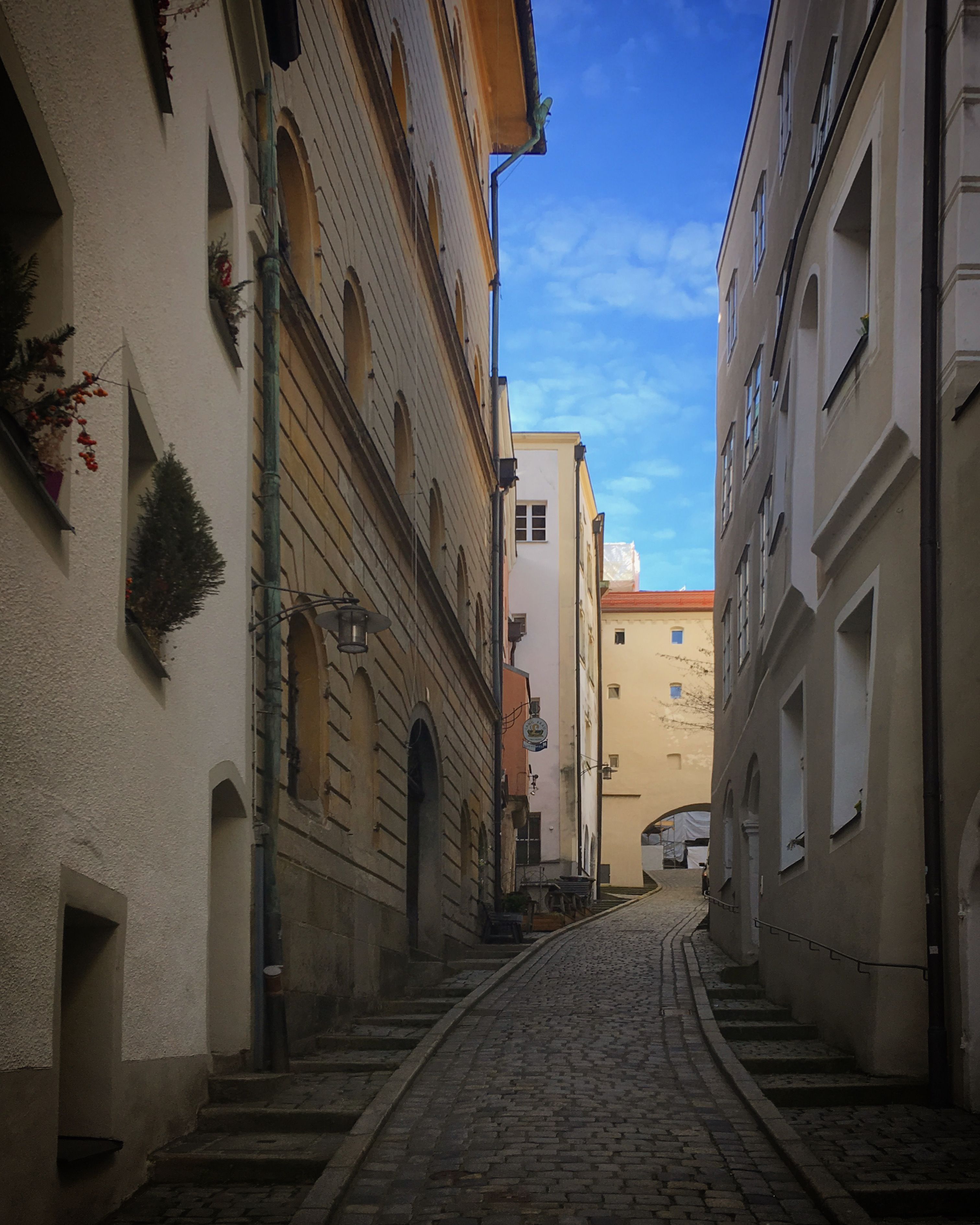 Charming Cobblestone Street in Historic Town · Free Stock Photo