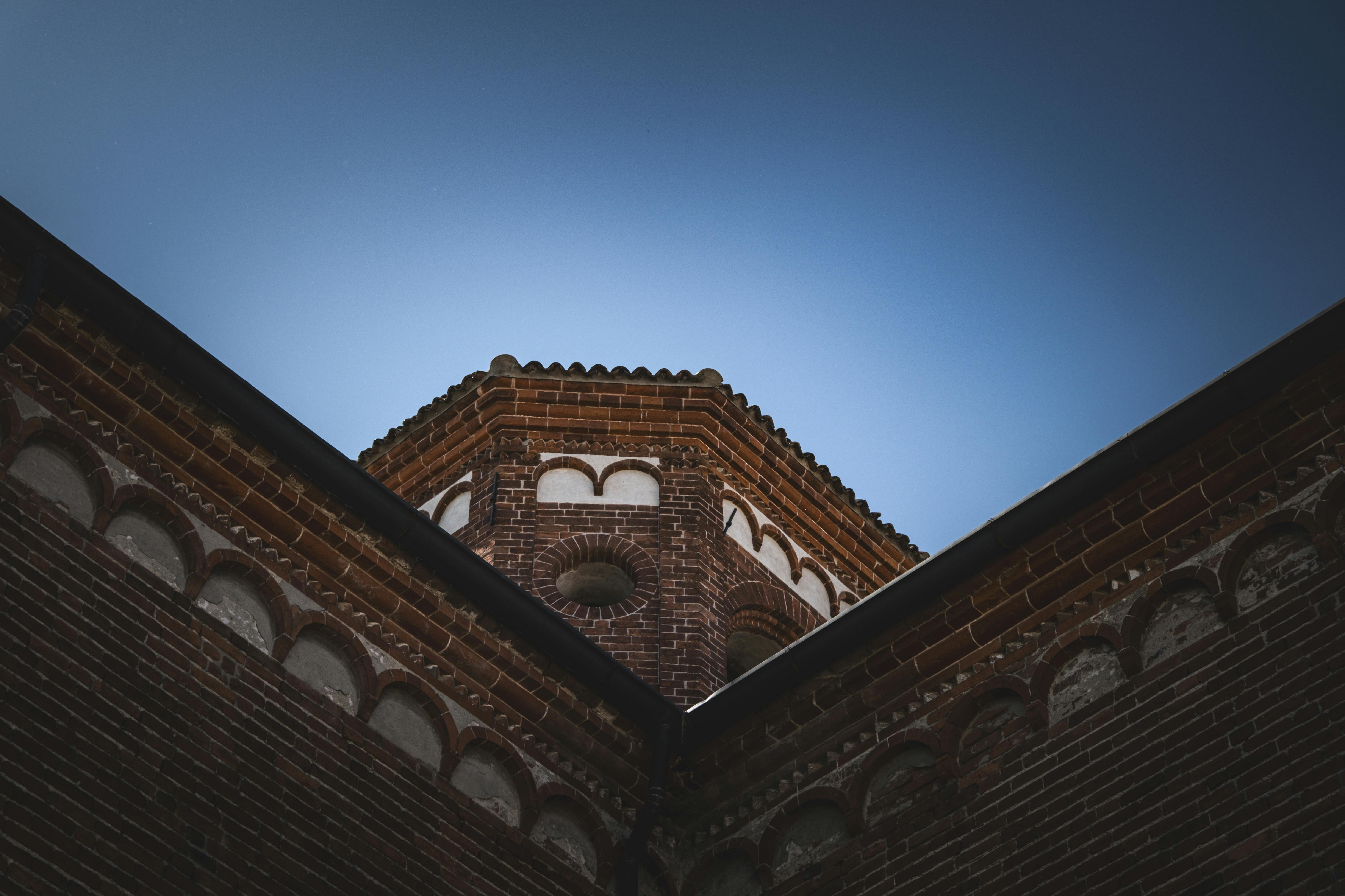 fitment architecture — Photo by Francesco Ungaro on Pexels