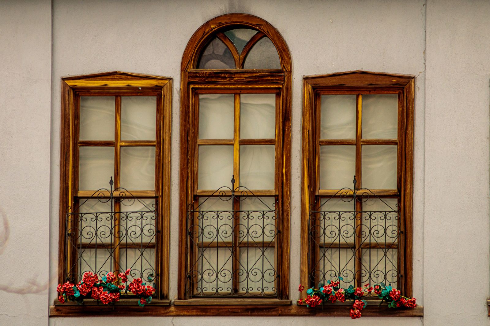 Fenêtres chêne à petits bois, façade ancienne — après travaux