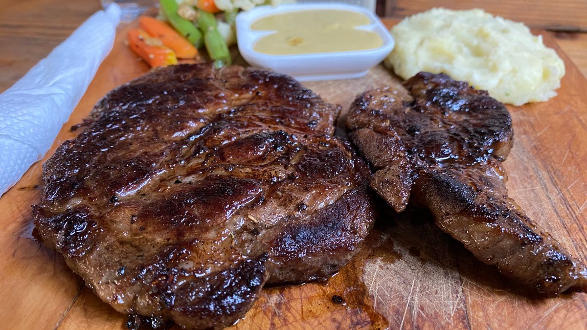 Grilled entrecôte with sautéed potatoes
