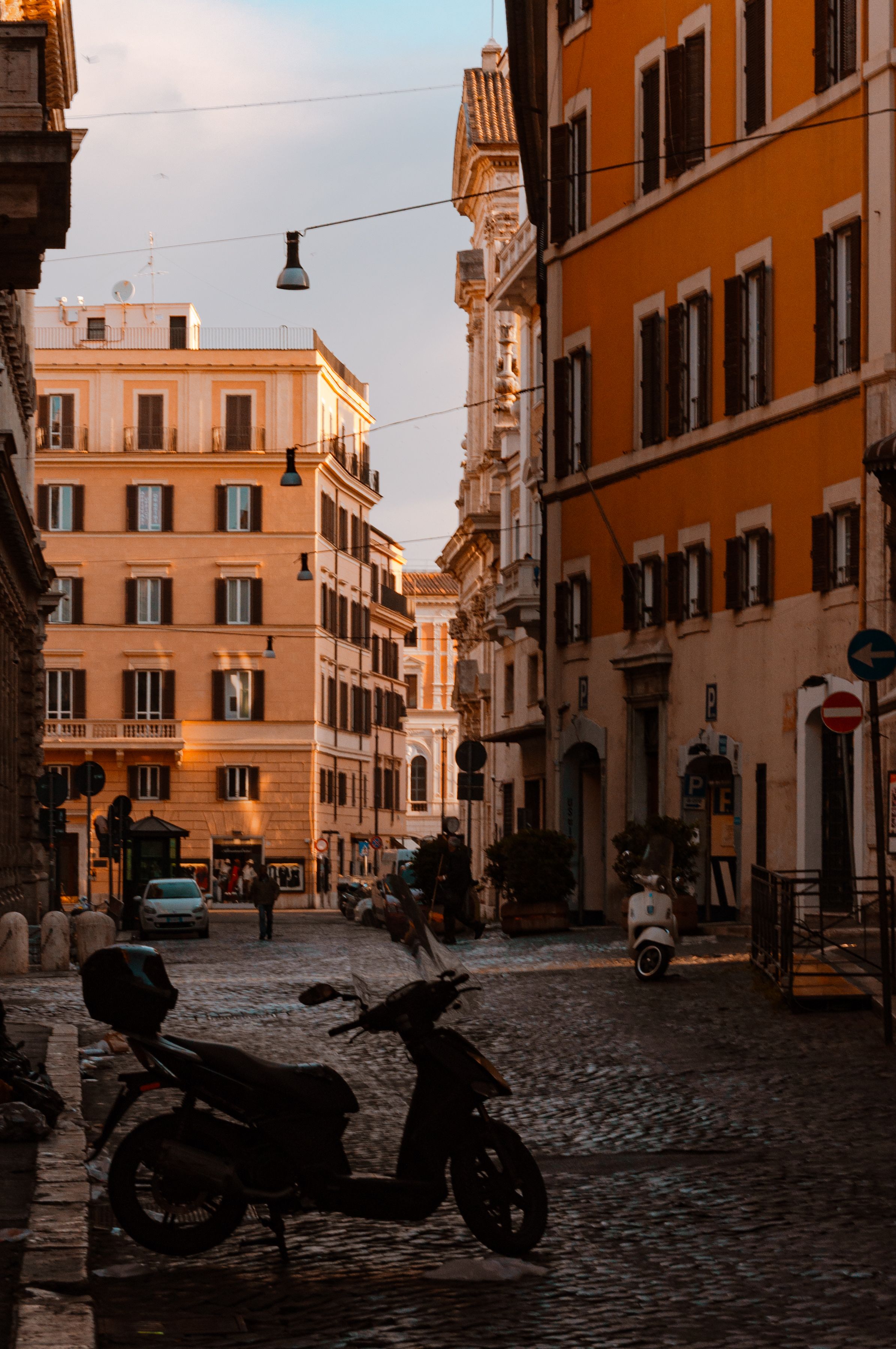 Charming Evening Street Scene in Rome, Italy · Free Stock Photo
