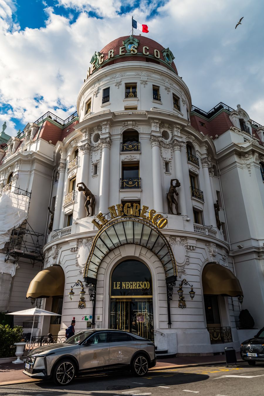 Hôtel Le Negresco à Nice sous un ciel bleu