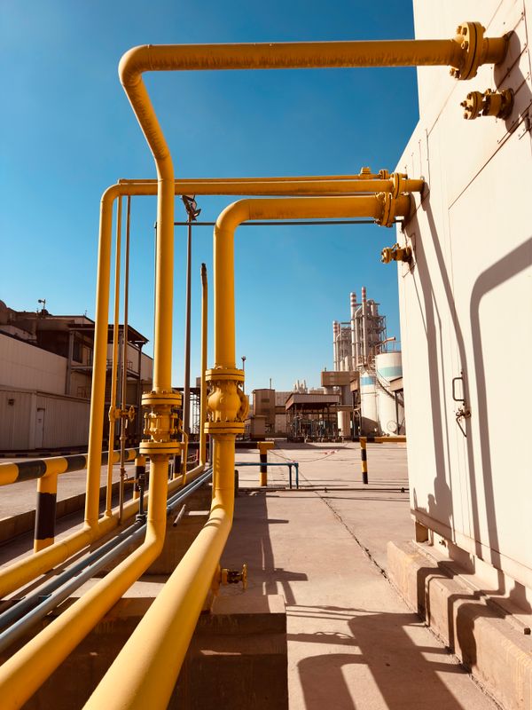 Industrial gas separation equipment and pipelines