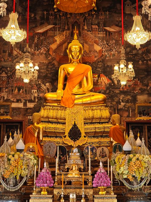 Free A majestic golden Buddha statue in Bangkok temple adorned with intricate decorations. Stock Photo