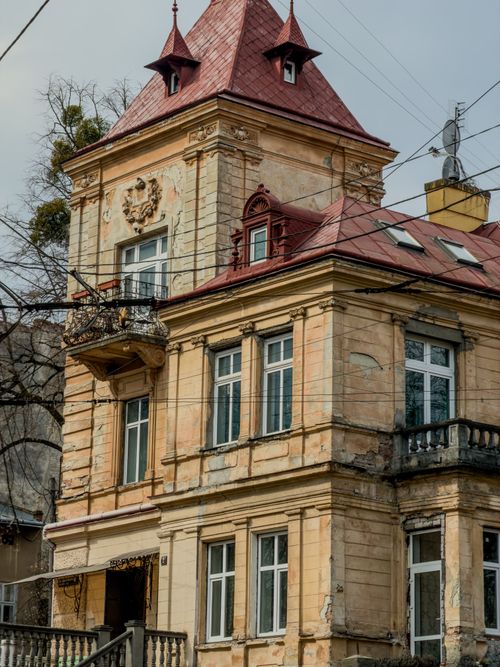 Free A classic European building with ornate facade and red roof, showcasing historic architecture. Stock Photo