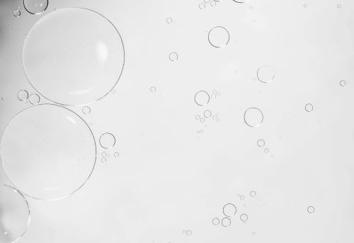 Free Minimalist abstract photo of clear bubbles in liquid, offering a sense of calm and purity. Ideal for backgrounds. Stock Photo