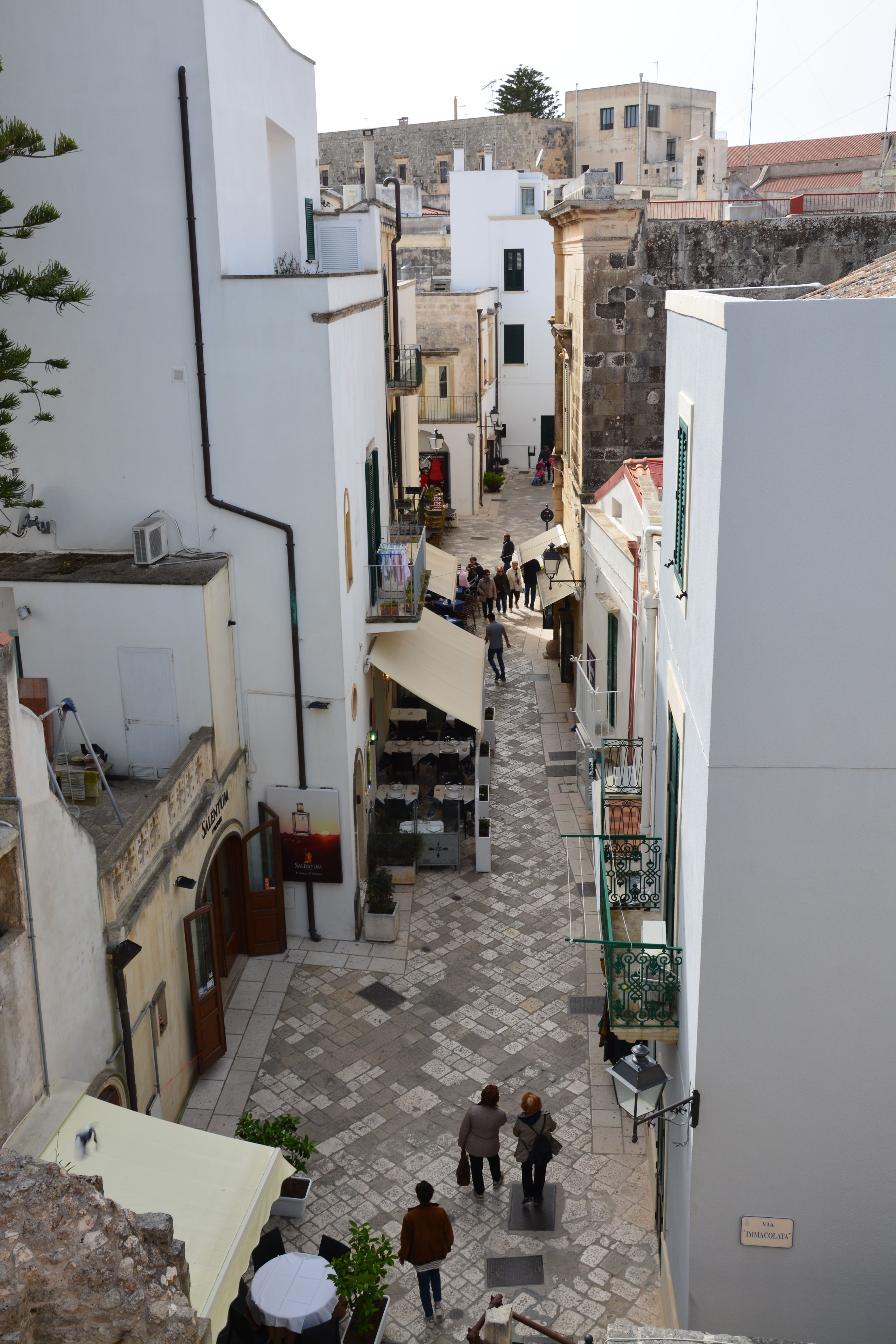 Scenic Narrow Street in Historic Italian Town · Free Stock Photo