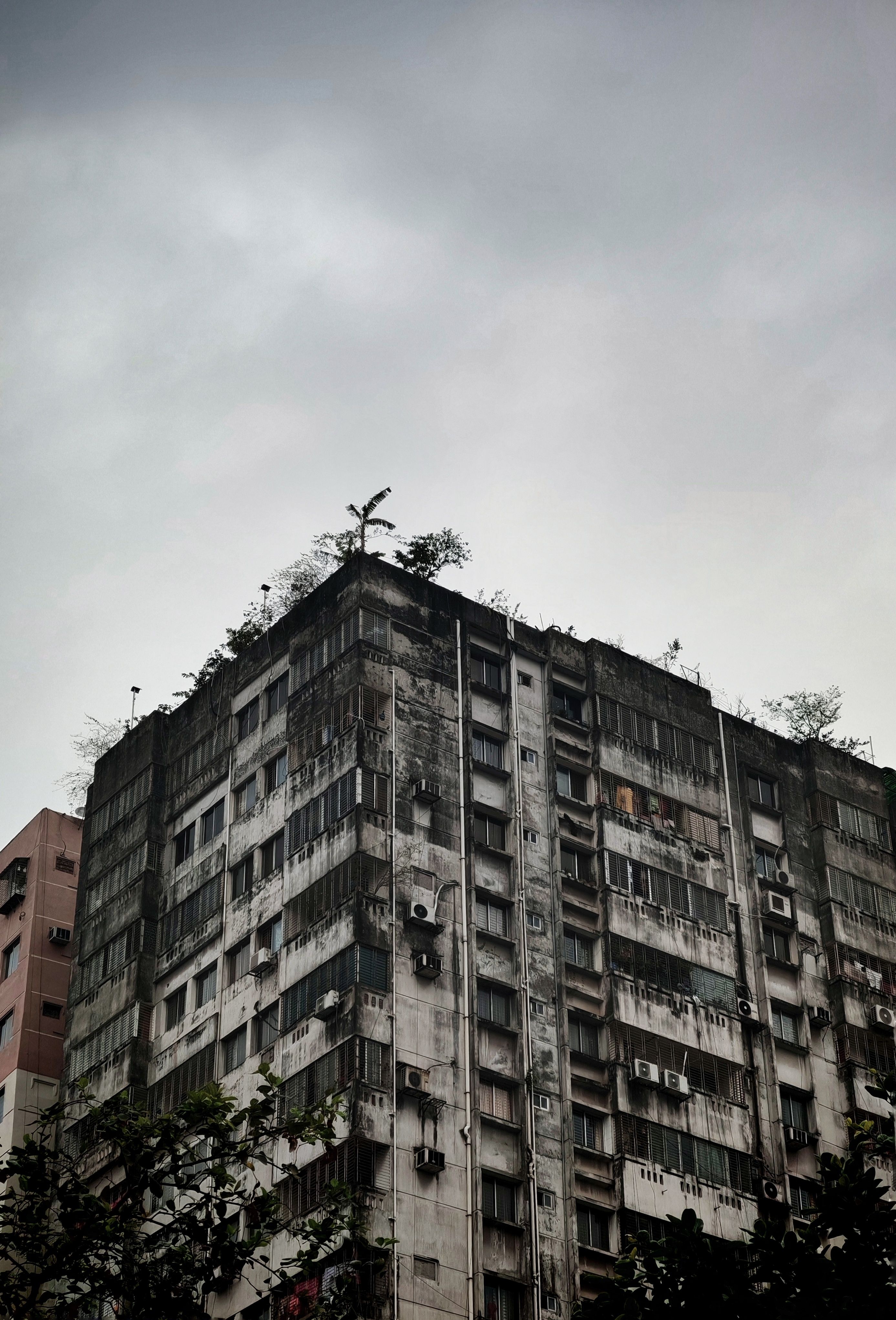 Urban Decay: Dilapidated High-Rise Building Exterior · Free Stock Photo