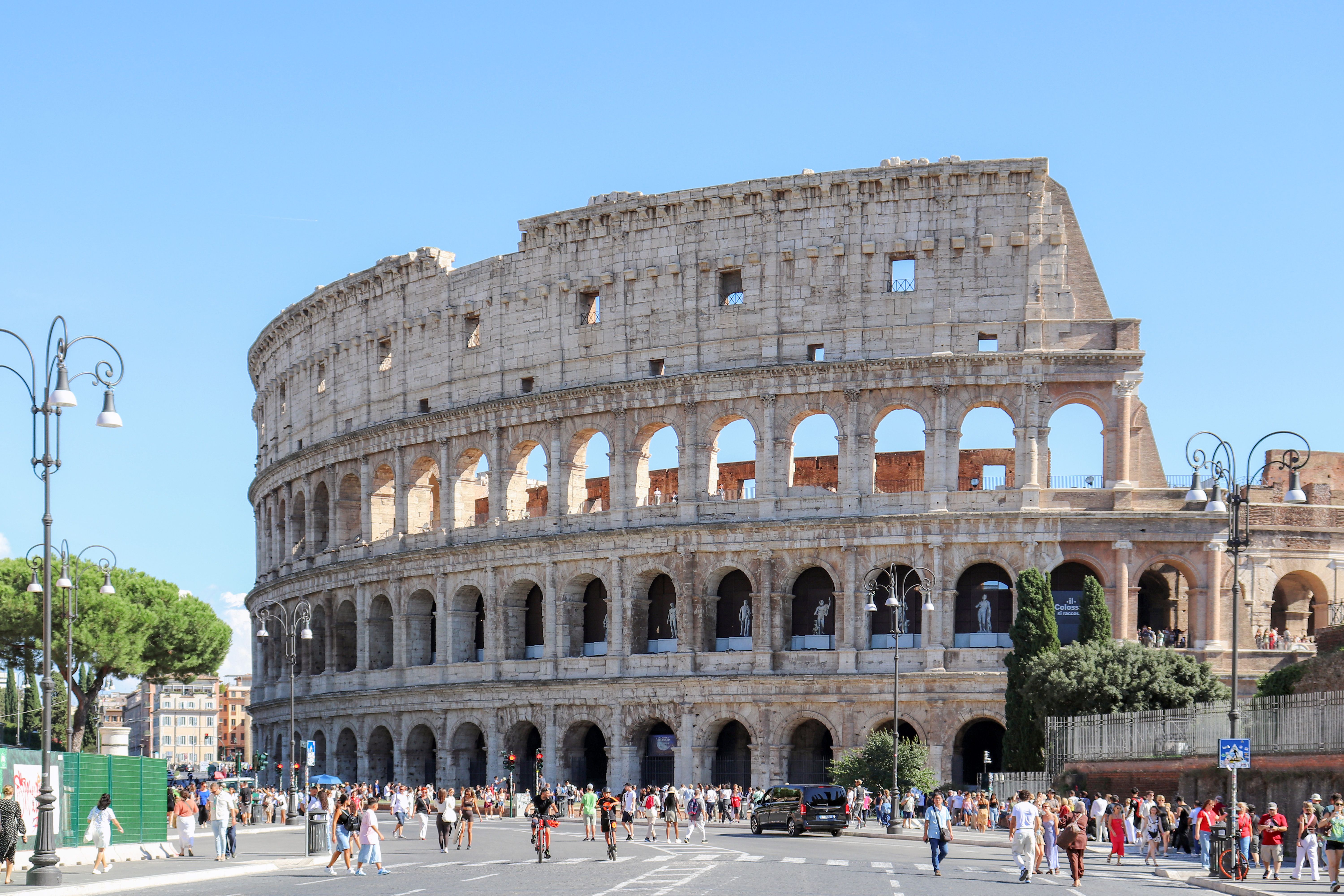 Example of an Italian tourist SIM card package showing data and call allowances