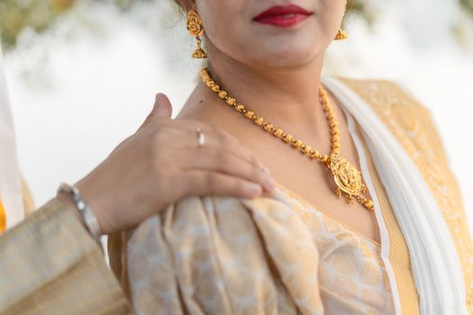 Close-up of an Indian couple highlighting traditional jewelry and attire, conveying warmth and intimacy.