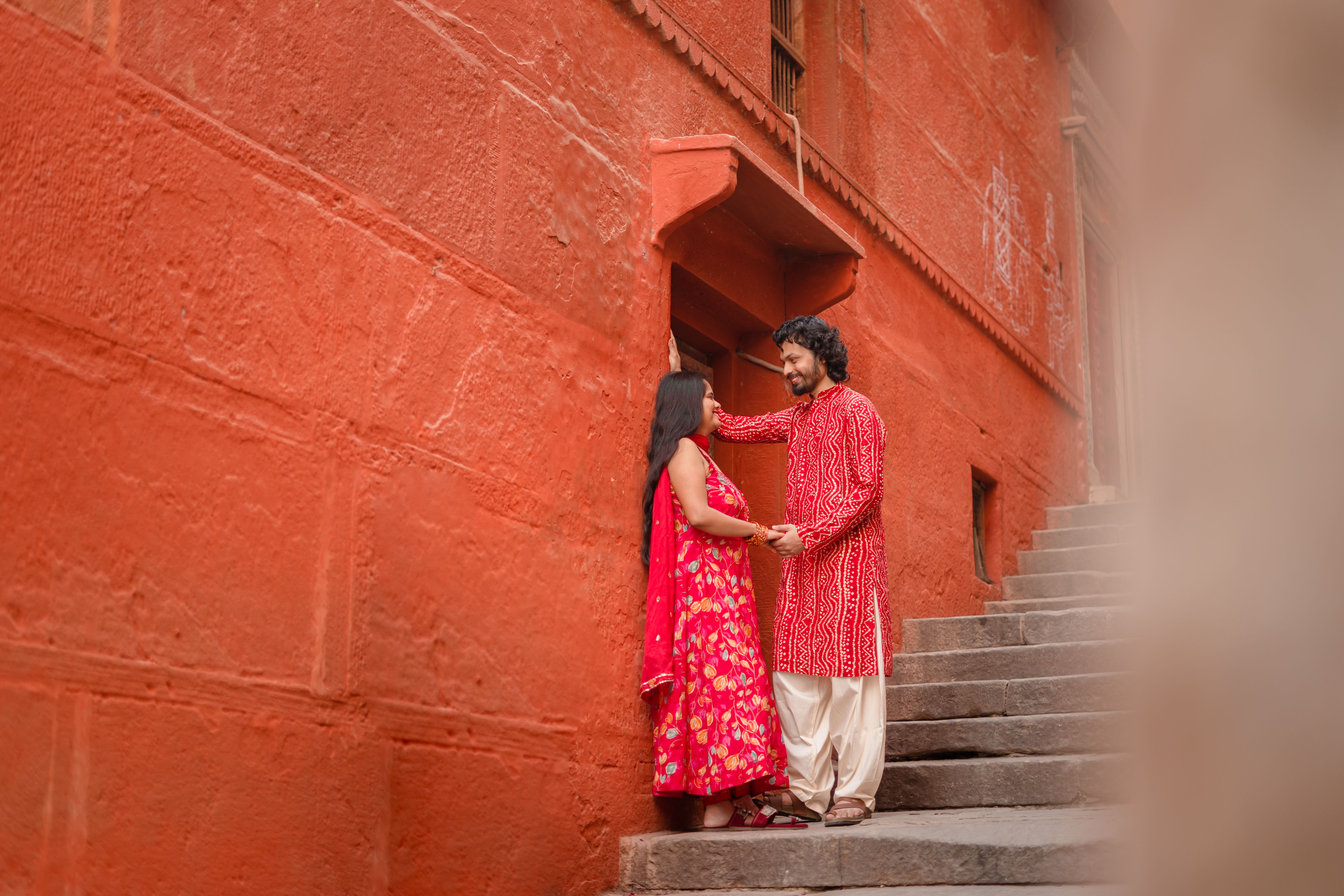 Romantic Couple in Traditional Attire in Varanasi · Free Stock Photo
