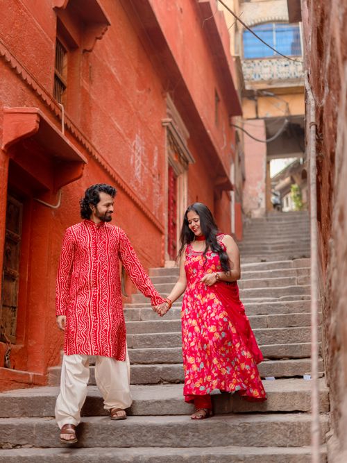 Free A romantic couple enjoys a walk on a traditional staircase in Varanasi, India, showcasing vibrant Indian attire. Stock Photo