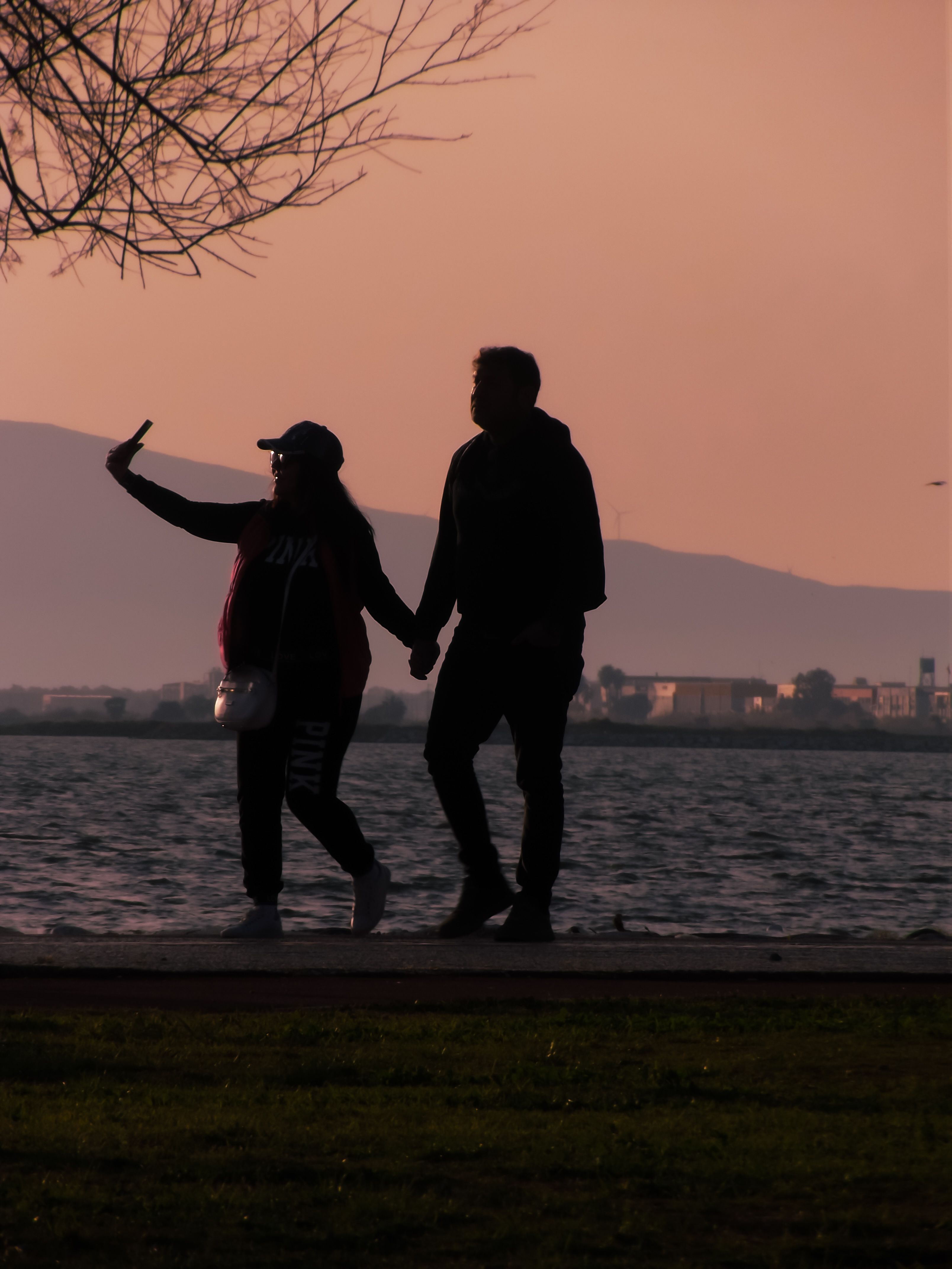 An evening ritual for reading body language