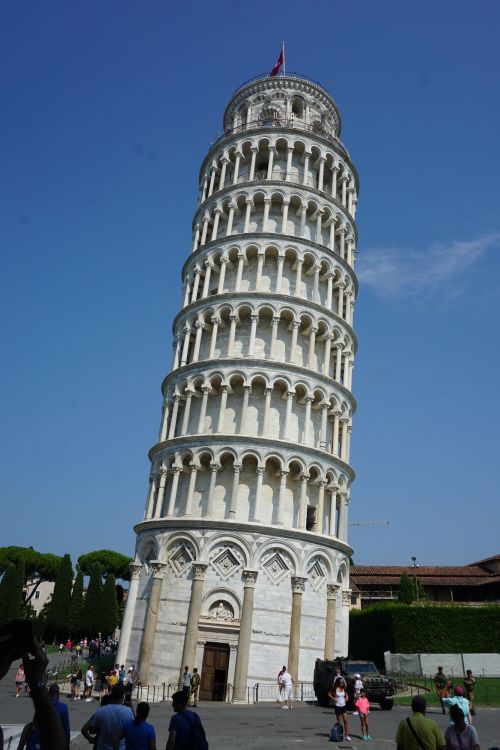 Free The iconic Leaning Tower of Pisa captured on a clear summer day with tourists around. Stock Photo