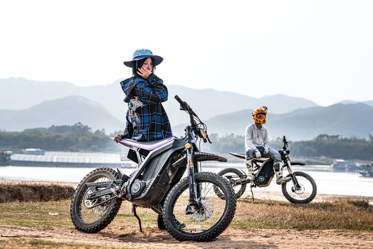 Moto électrique : autonomie, permis et modèles - 1. Comprendre le fonctionnement d’une moto électrique