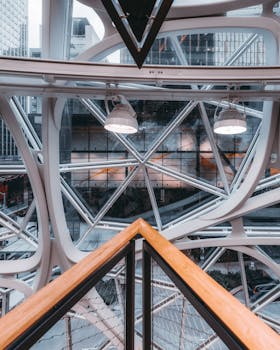 探索现代建筑奇迹中复杂的钢铁与玻璃内部结构