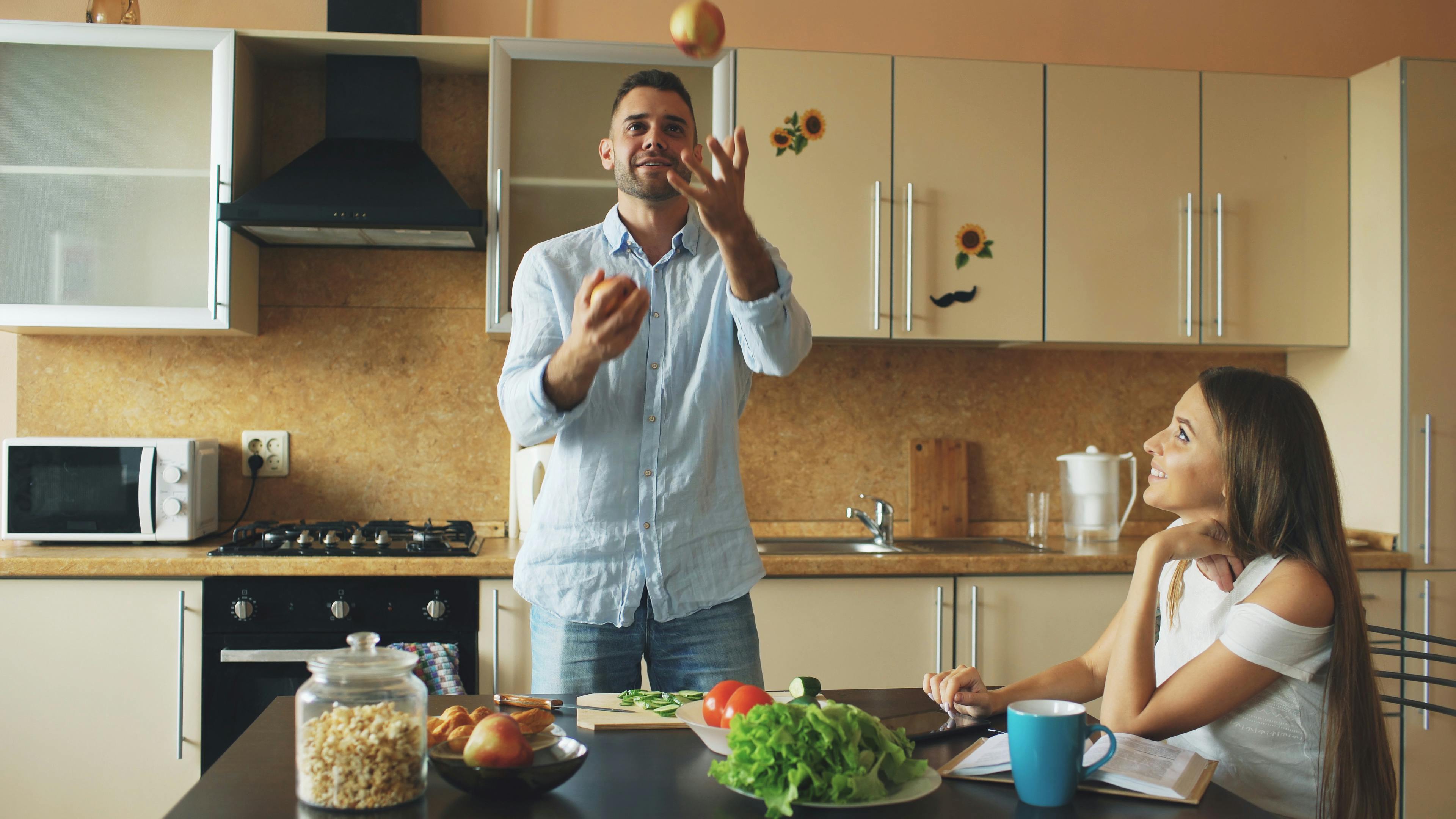 Don’t Stress About Cooking — You Can Leave It to the Pros With Our Favorite Meal Delivery Services — Photo by Vitaly Gariev o