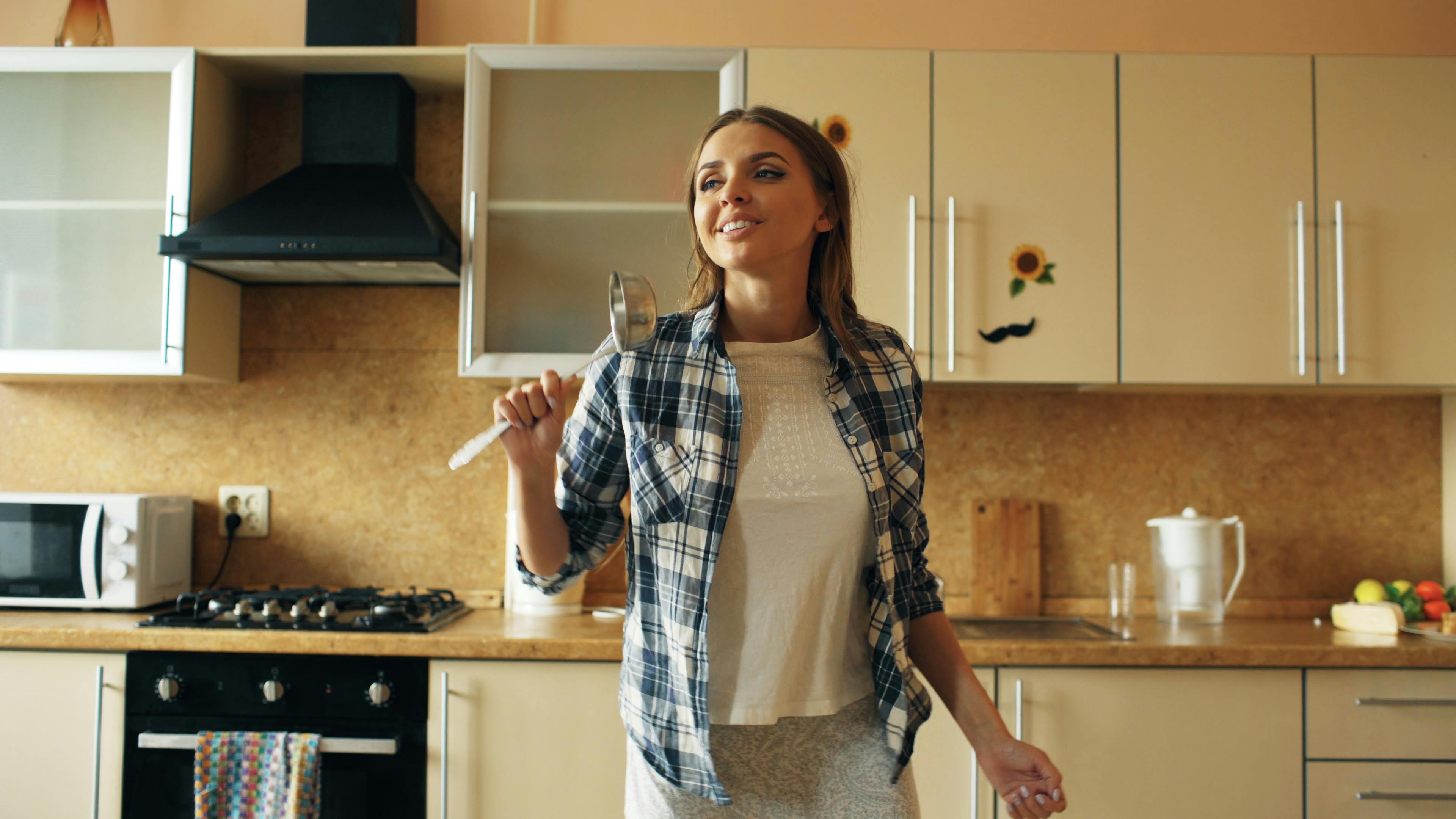 home cooking kitchen hacks — Photo by Vitaly Gariev on Pexels