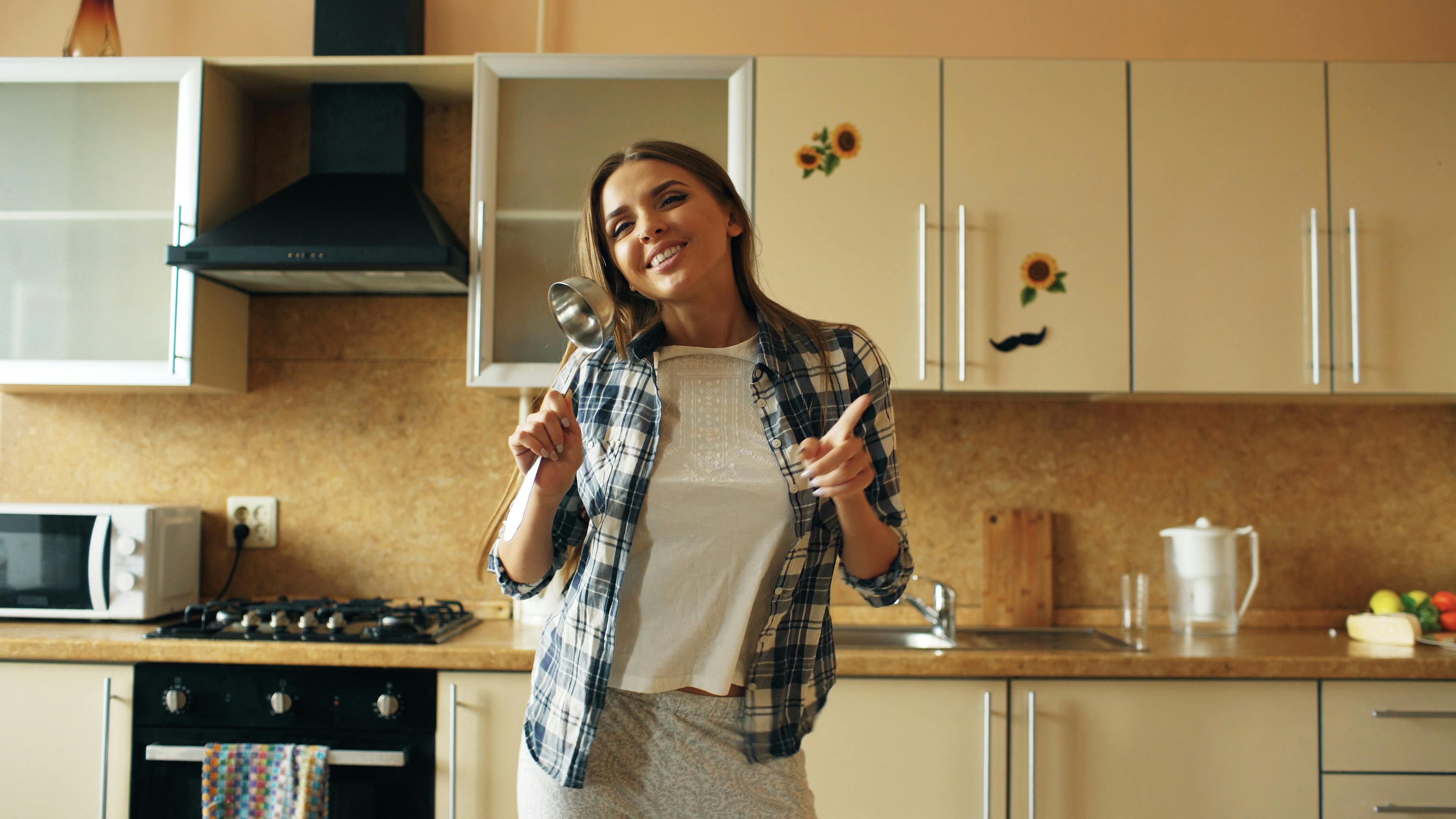 10 kitchen hacks every cook should know — Photo by Vitaly Gariev on Pexels