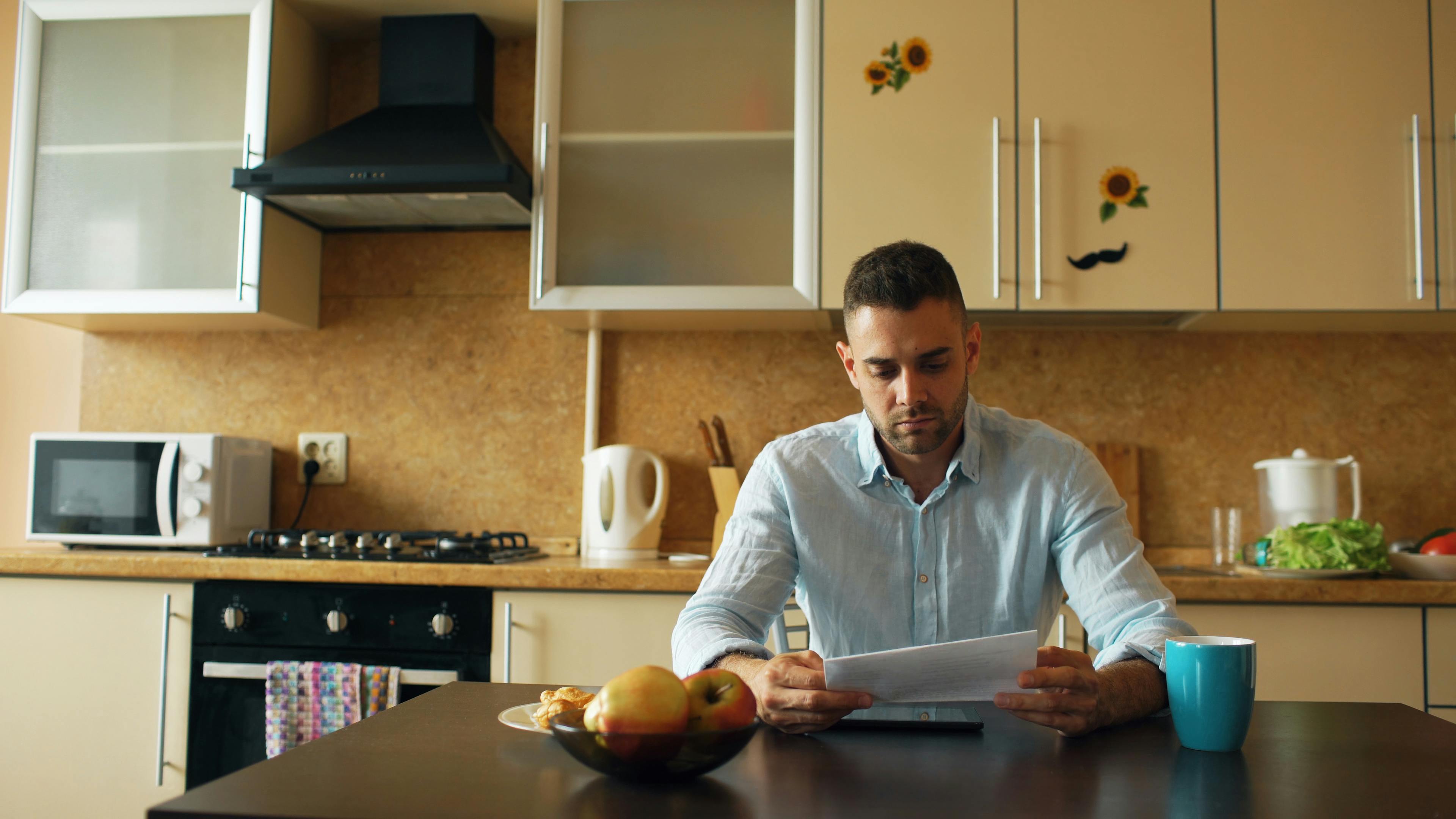 Current refi mortgage rates report for May 6, 2026 — Photo by Vitaly Gariev on Pexels