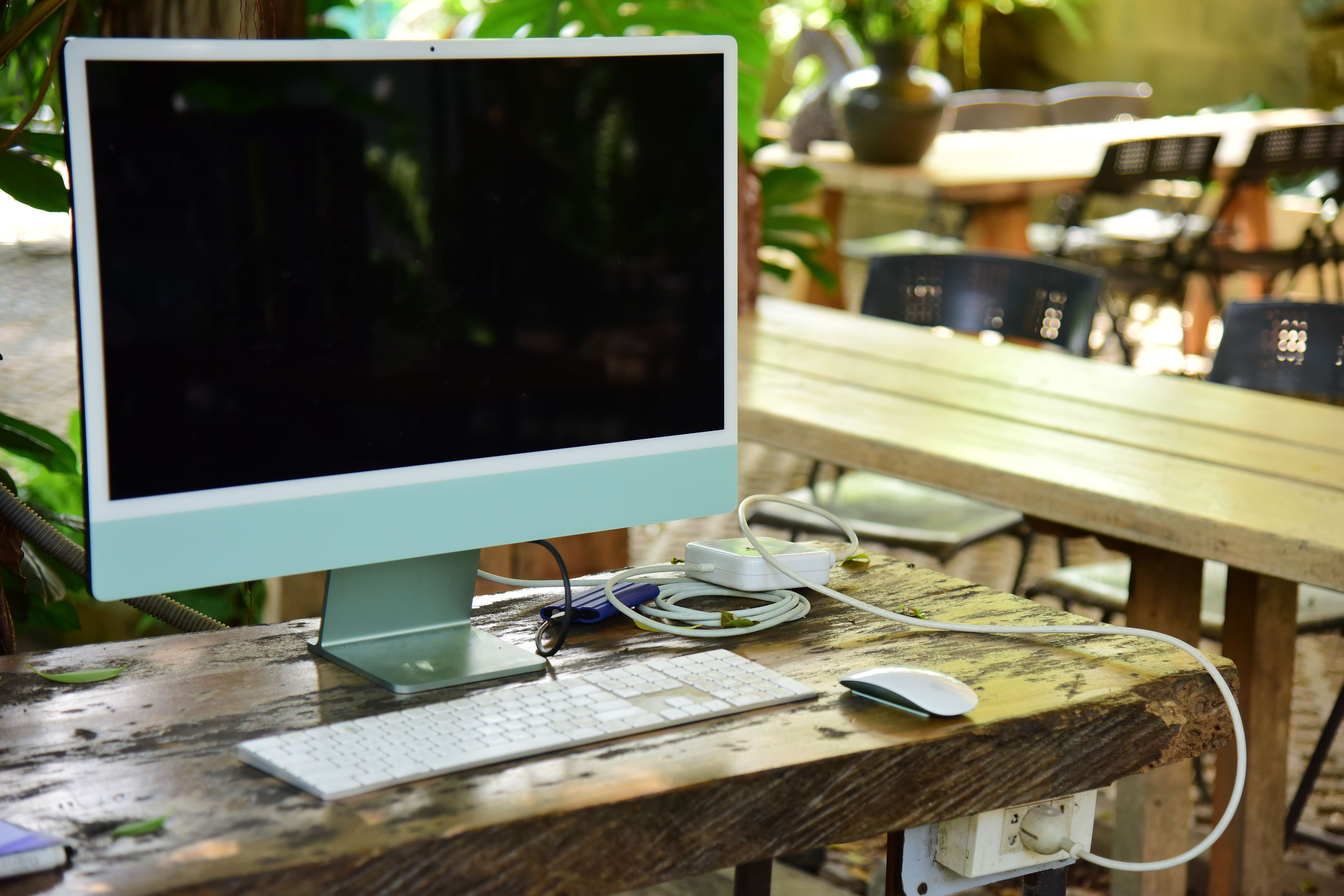 UK remote and hybrid working 2026 — Photo by Sóc Năng Động on Pexels