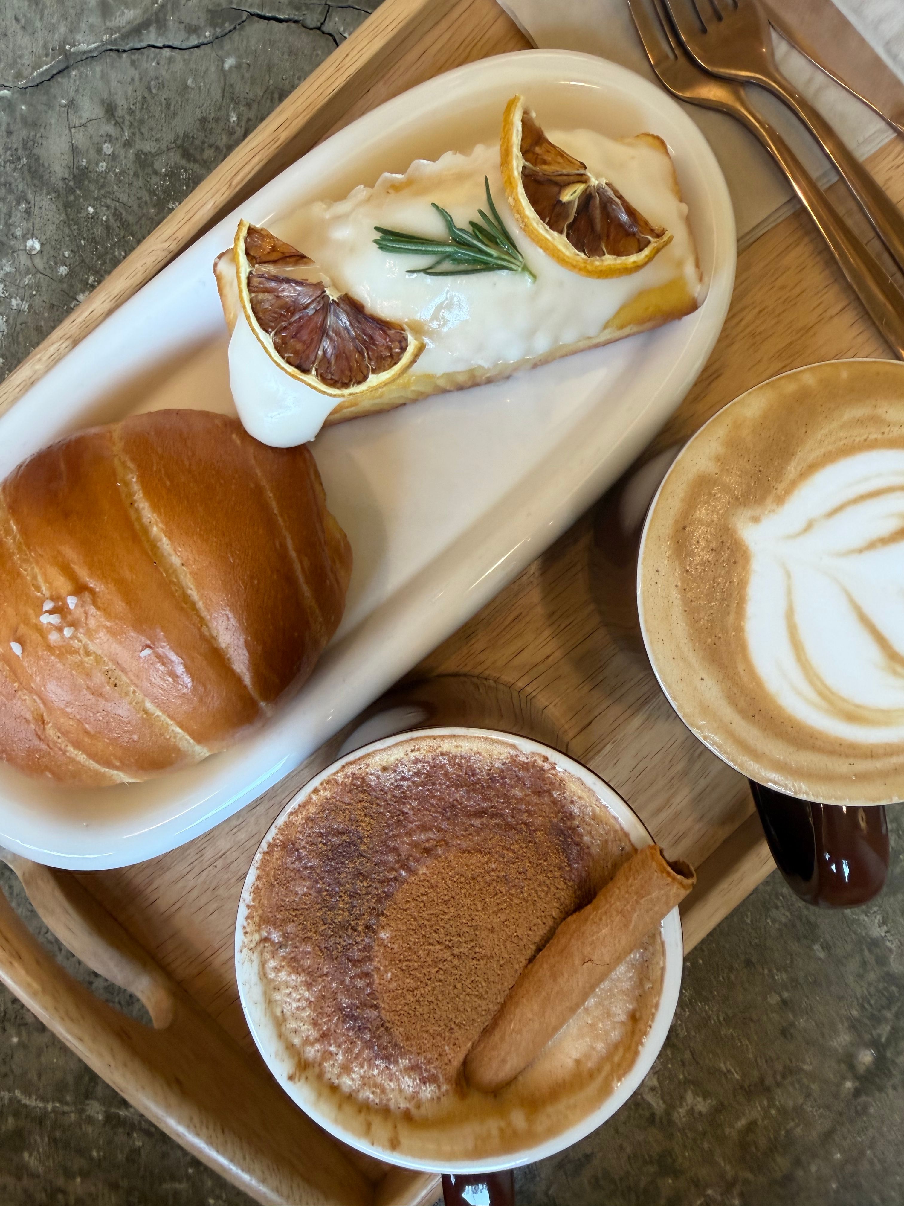 Kopi dan pastry sebagai bagian dari itinerary Korea 5 hari di Seoul