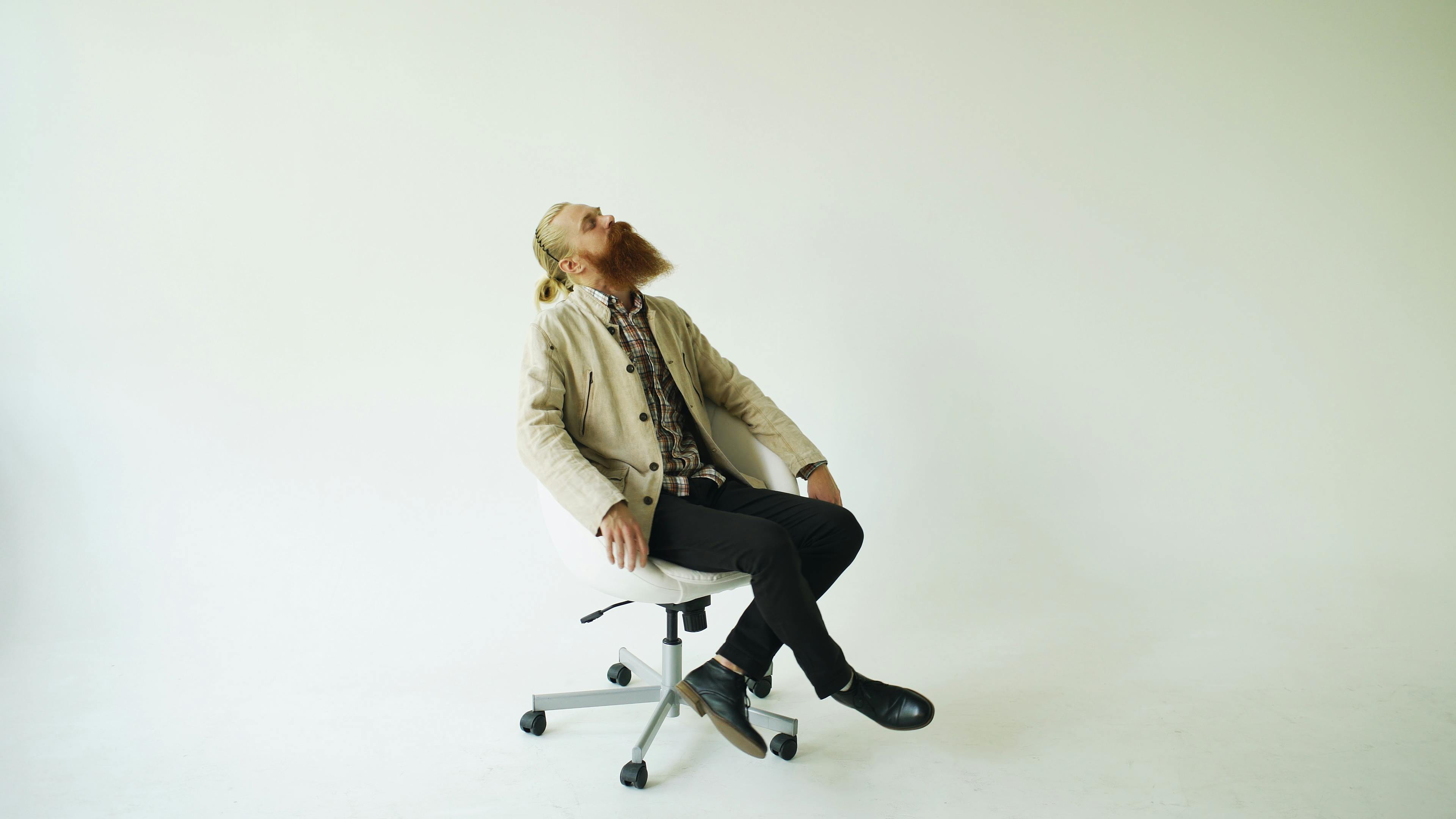 Don't tell the boss! My top 8 hybrid gaming &amp; office chair deals — Photo by Vitaly Gariev on Pexels