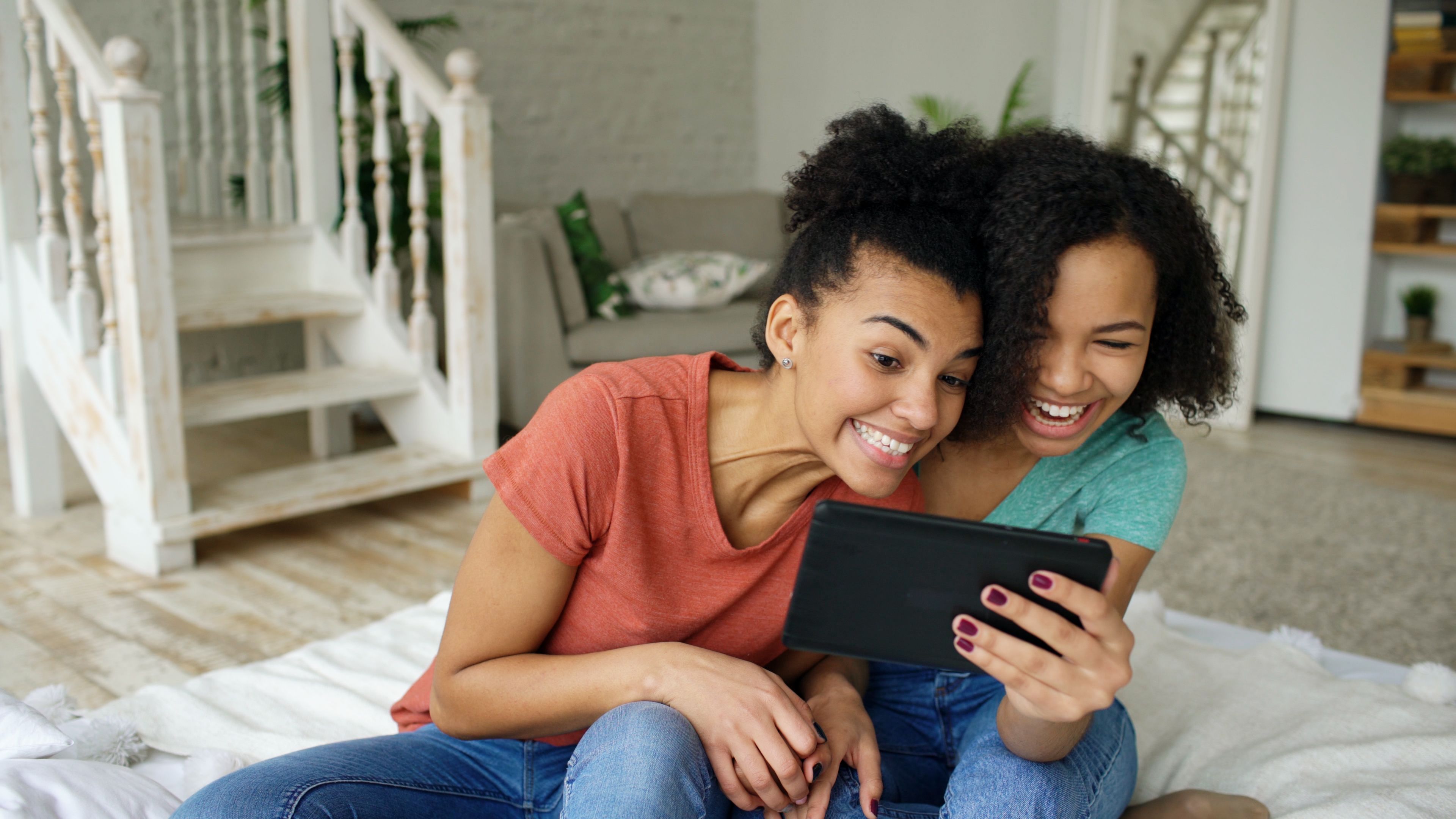 Shoppers comparing tablet prices and bundle accessories