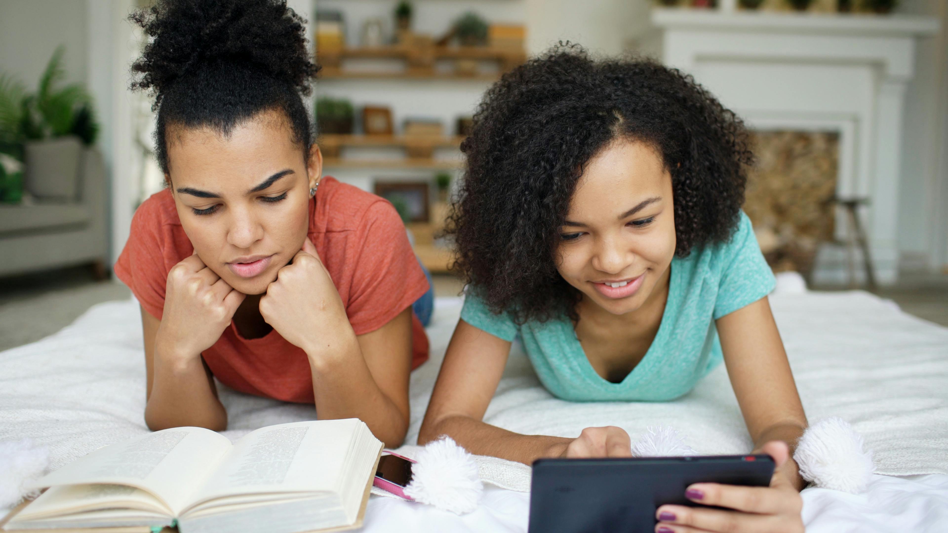 Teens Are Struggling With Literacy Skills, Says College Prep Expert — Photo by Vitaly Gariev on Pexels