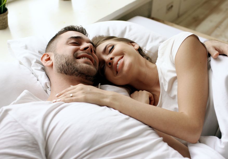 Online dating: starting a conversation on a niche platform