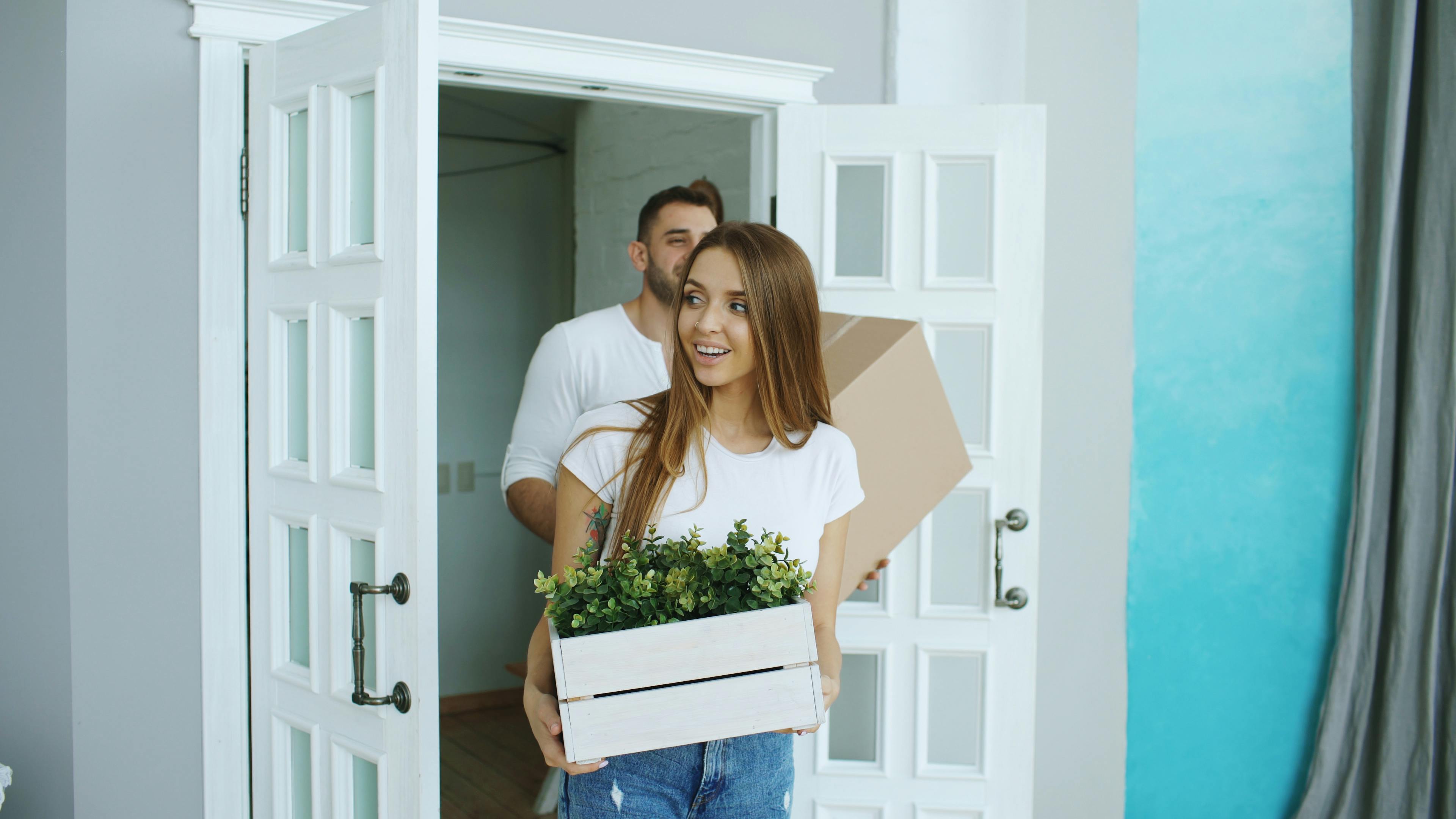 Good News For Buyers: Investors Are Selling Homes to Cut Their Losses — Photo by Vitaly Gariev on Pexels