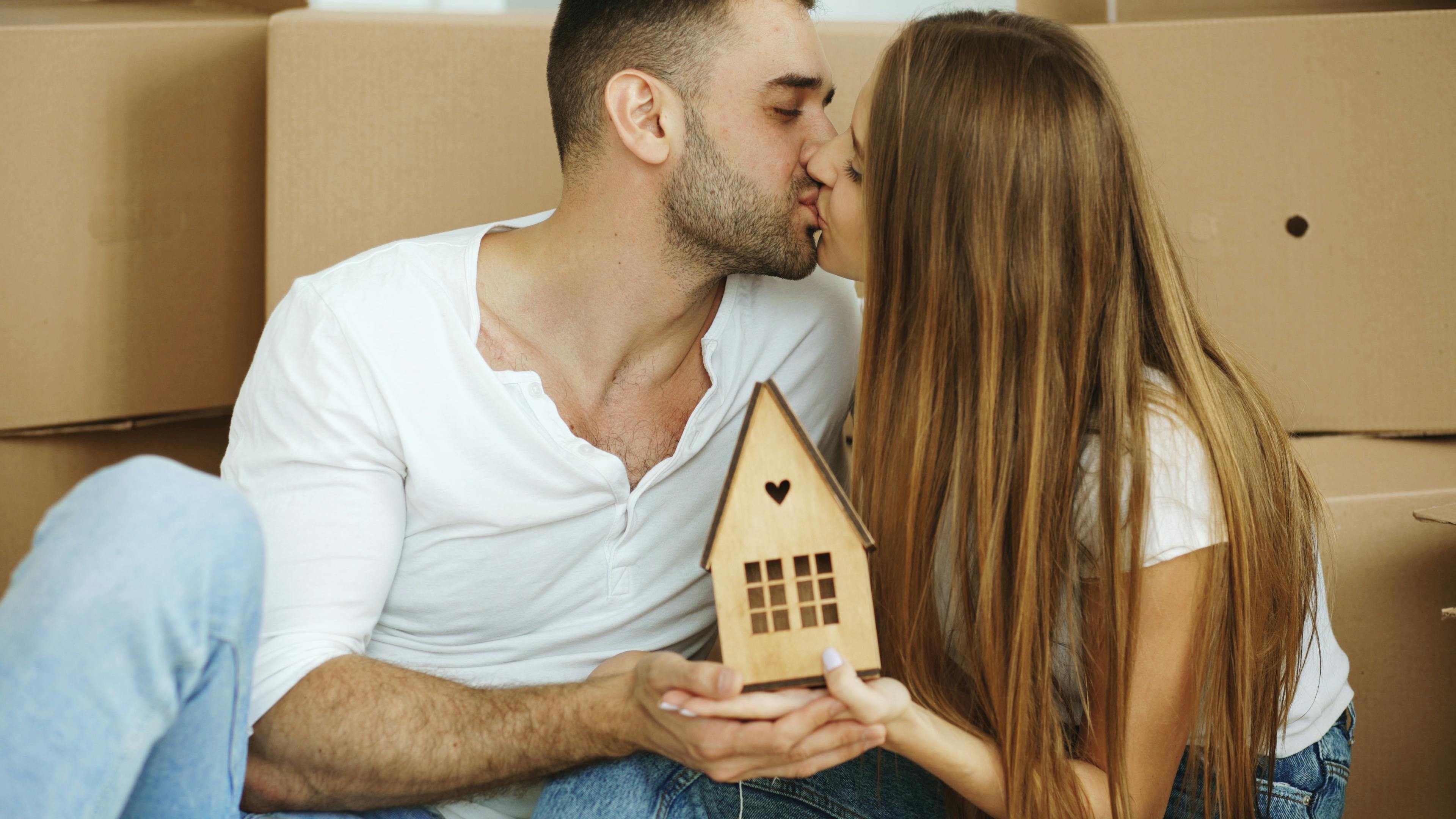 71% of U.S. homeowners say their home insurance costs have gone up — Photo by Vitaly Gariev on Pexels