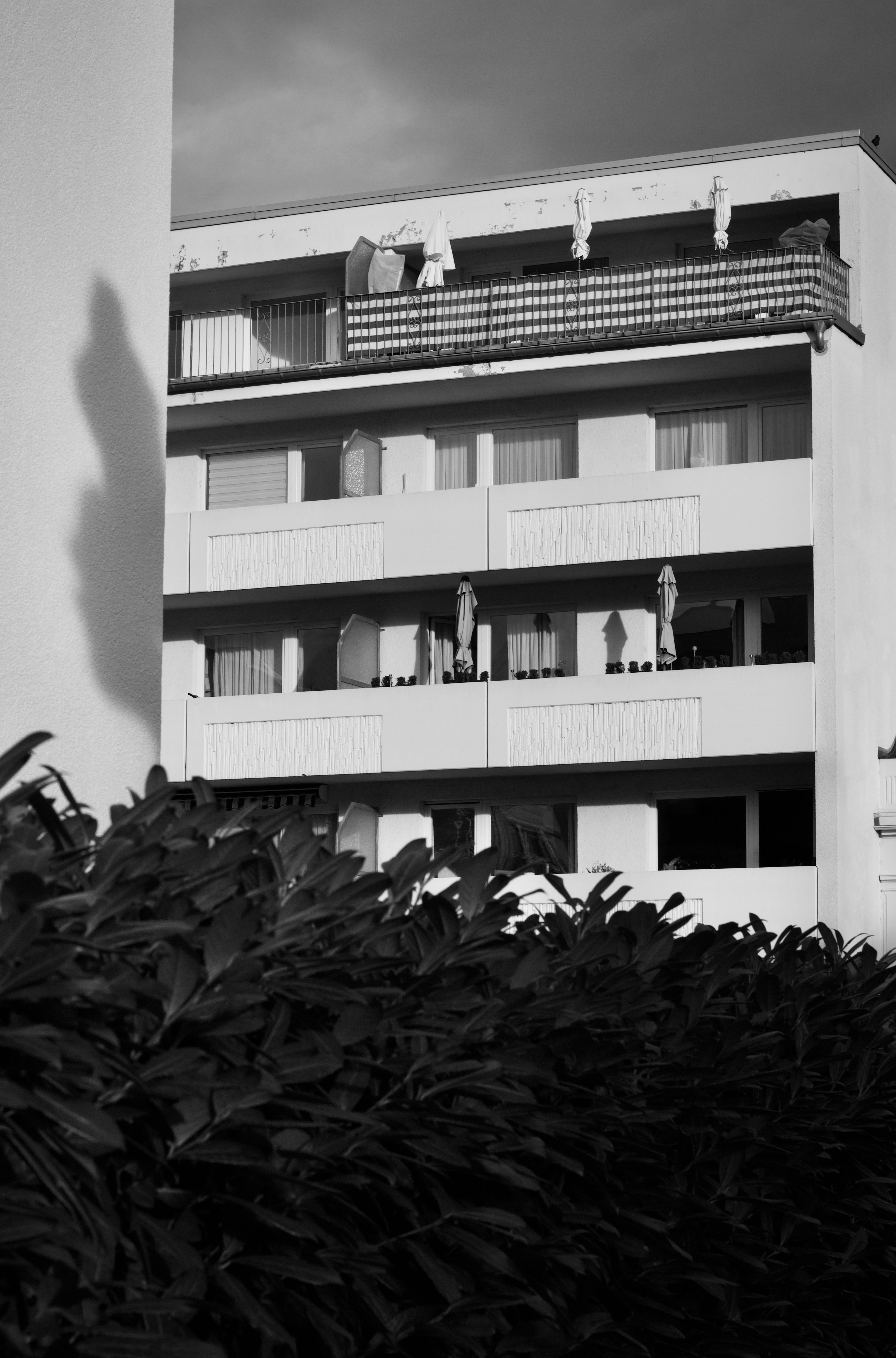 Modern Residential Building with Shadow Play · Free Stock Photo