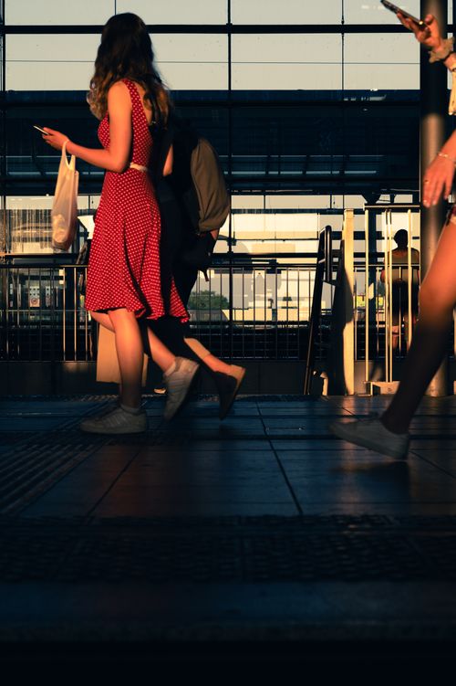 Free Silhouettes of people in a Berlin train station during the day, capturing urban movement. Stock Photo