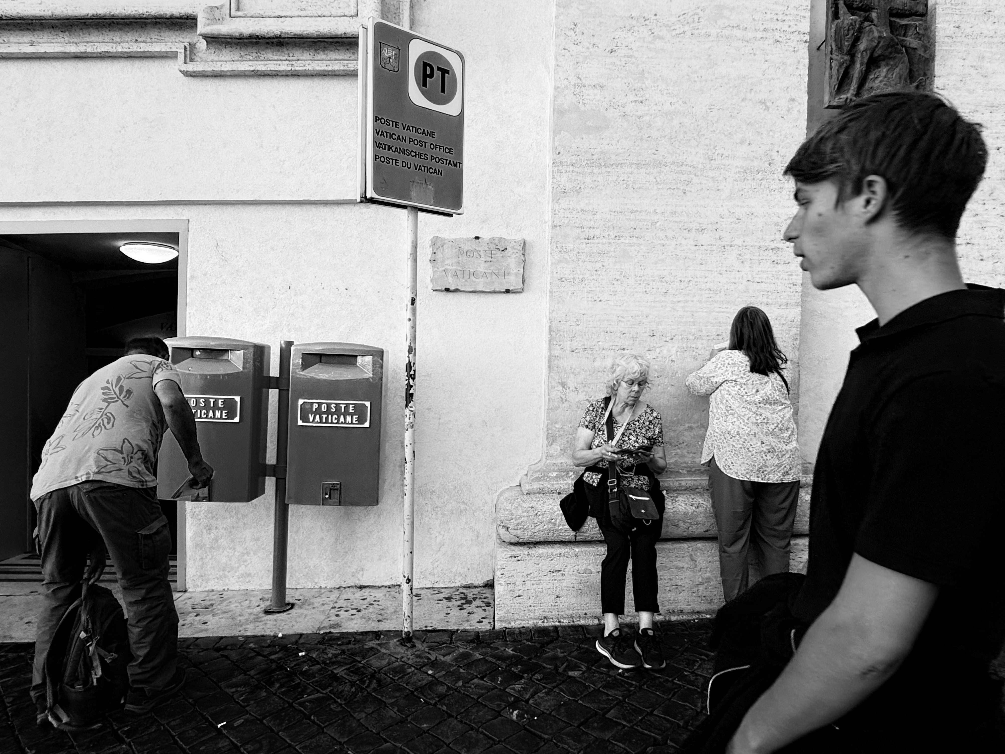 Offene Straßenszene Am Postamt Im Vatikan. · Kostenloses Stock-Foto