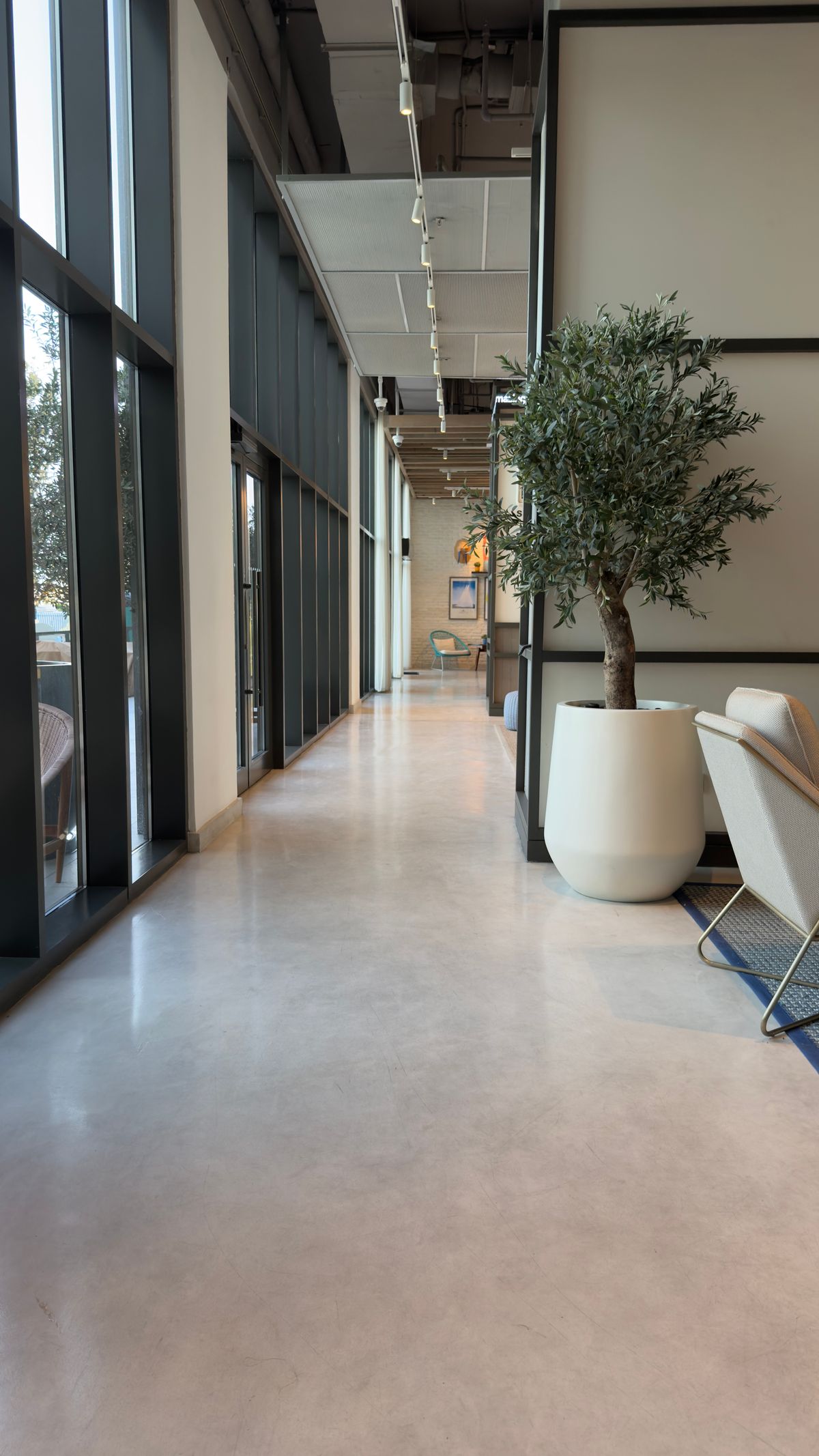 The Benefits of Microcement for Commercial Spaces