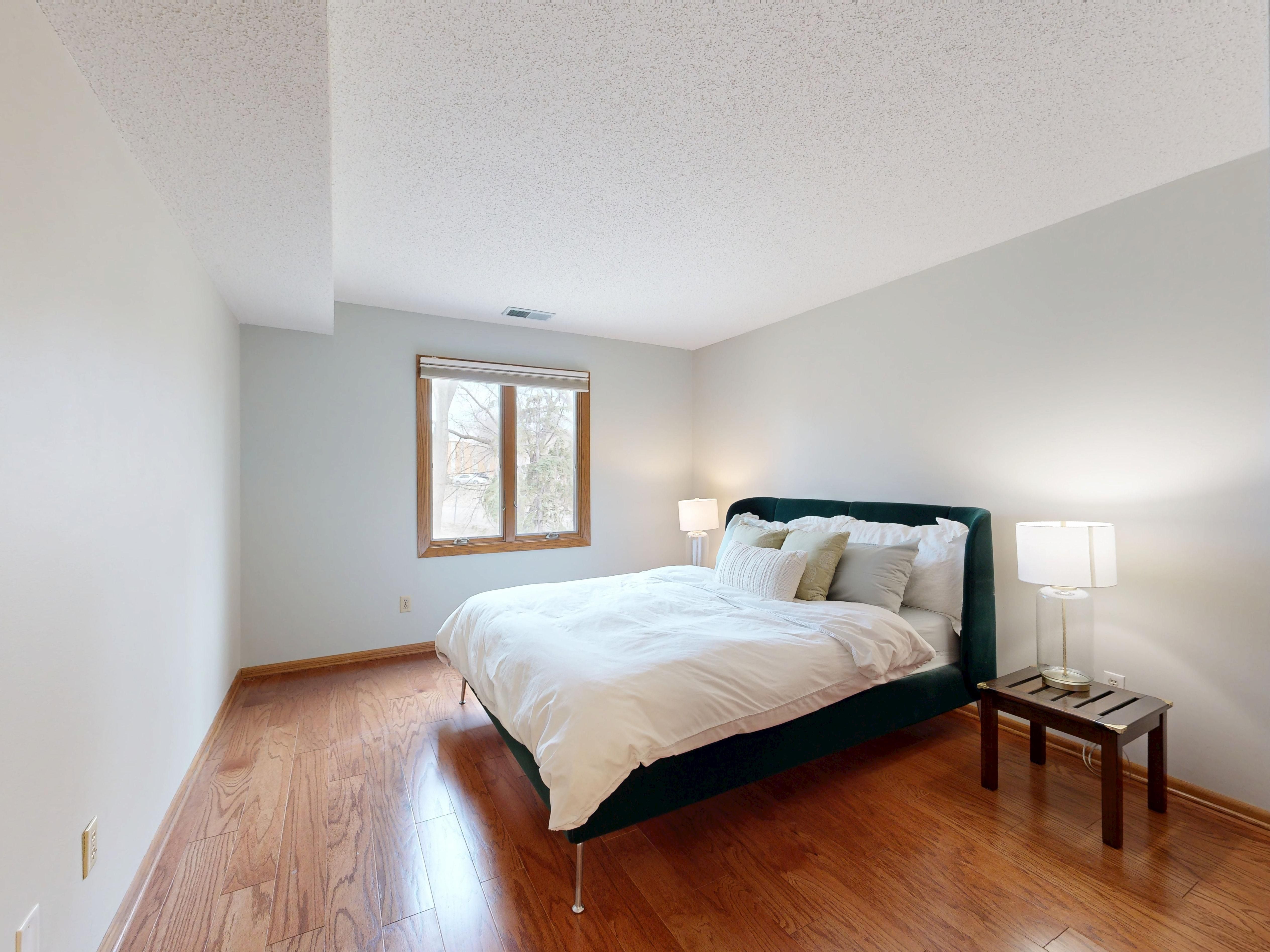 Minimalist bedroom inspo ideas with white bedding and wooden flooring