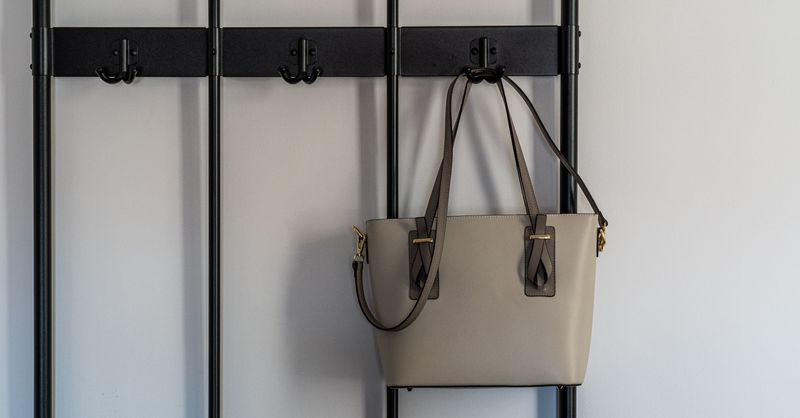 Porte-manteau en bois sur pied ou mural : comment choisir ?