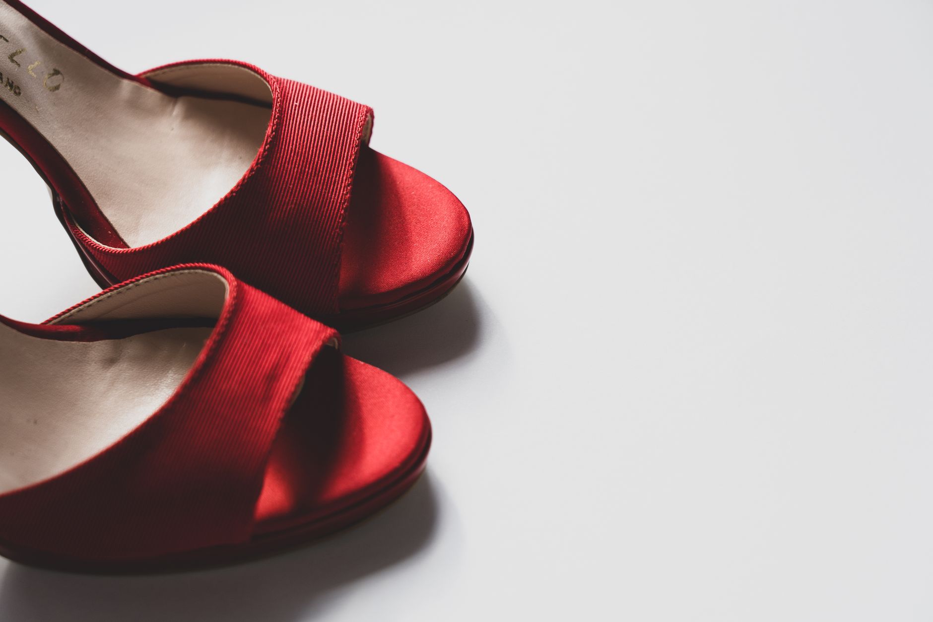 Best Shoes for Wide Feet Women 2026