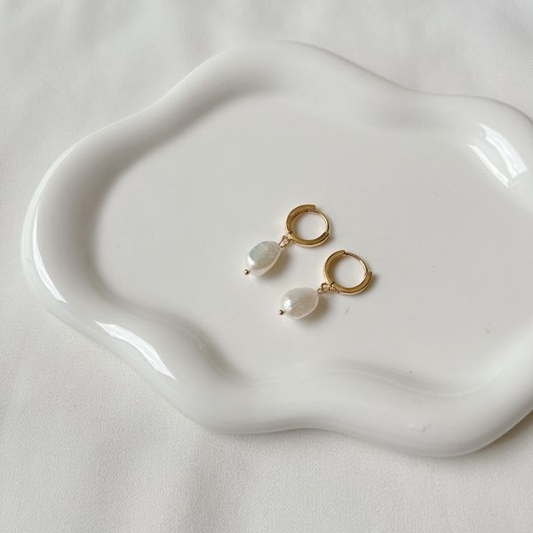 Jewellery resting on a white ceramic dish by TinyPearl xoxo on Pexels