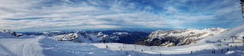 Foto profissional grátis de alpes de neve, bico, céu azul