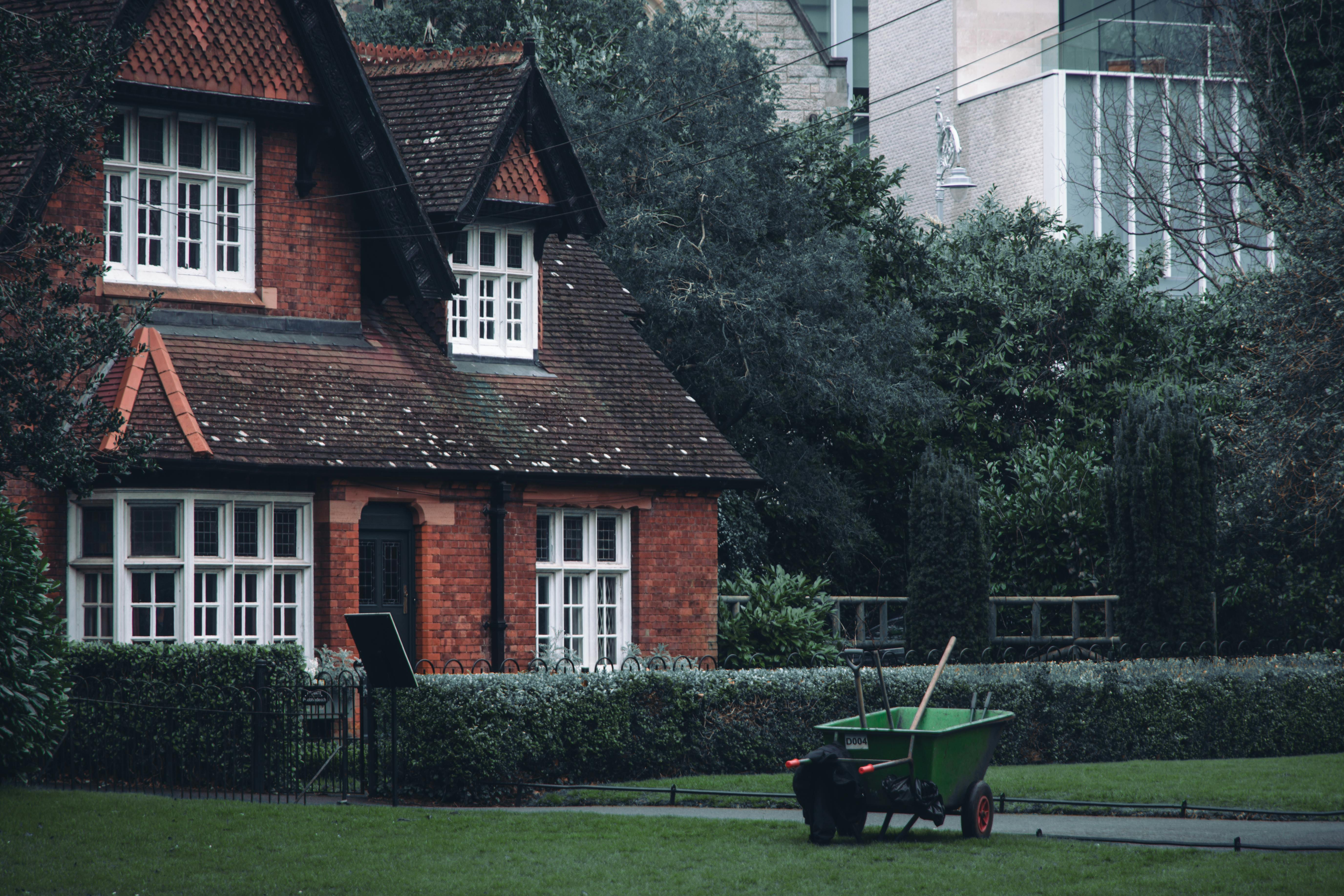Should I Sell My House or Rent It Out in 2026? — Photo by Gonzalo Facello on Pexels