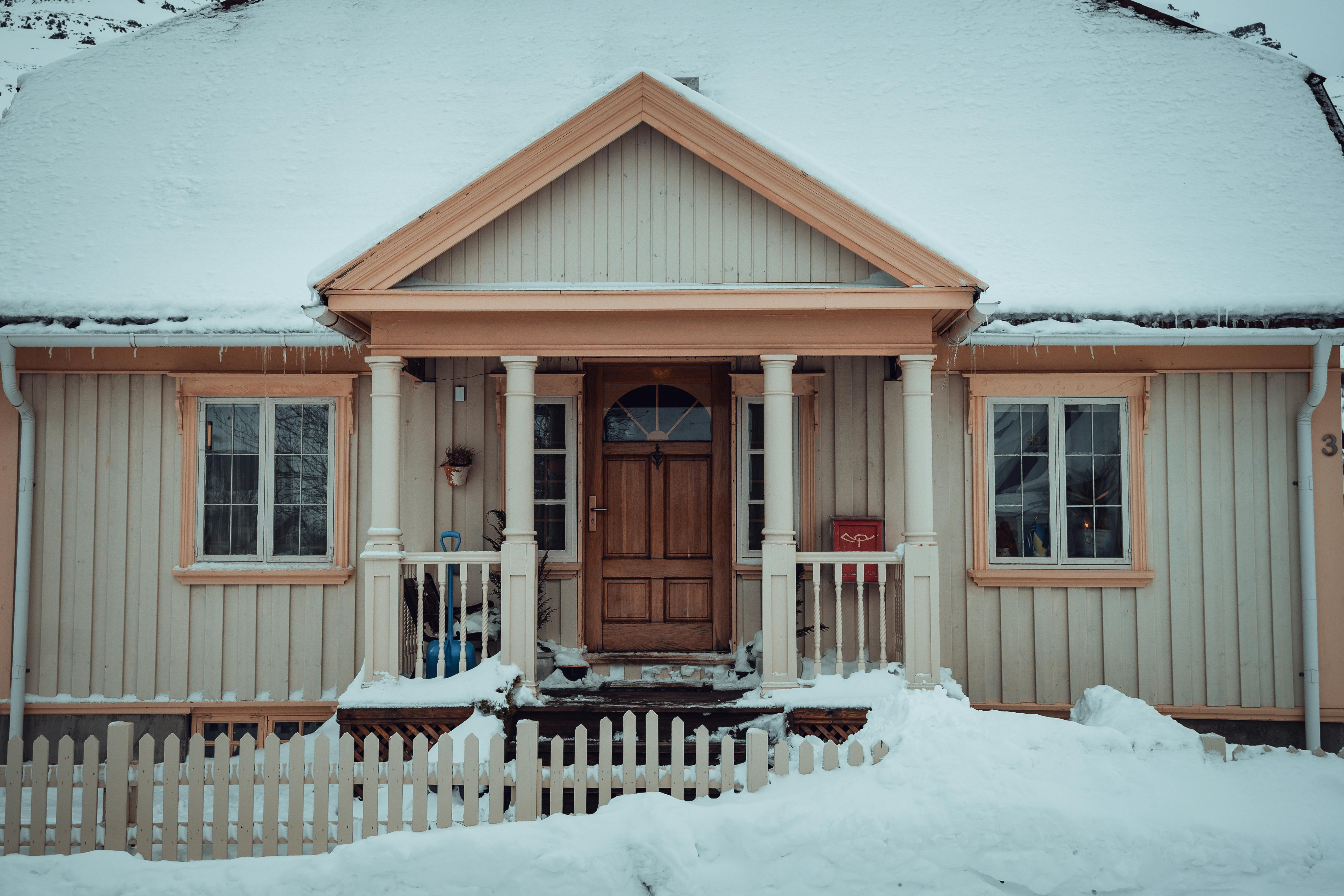 When will mortgage rates go down again? We're waiting on a Mideast resolution. — Photo by Gonzalo Facello on Pexels