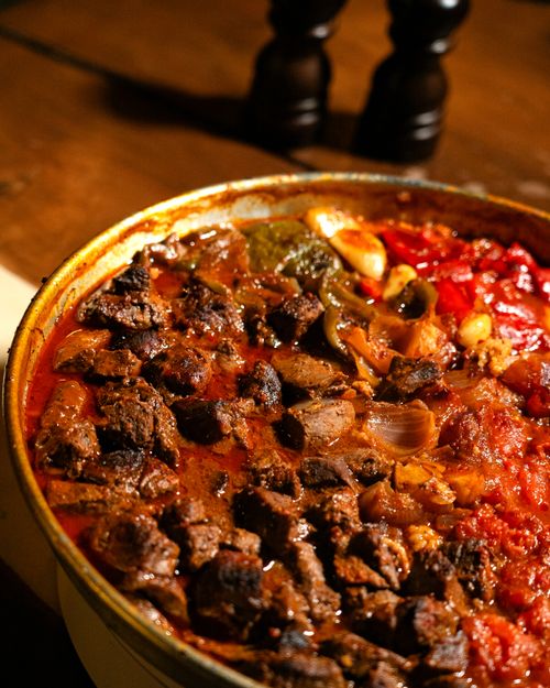 Free Close-up of a flavorful Moroccan tagine with roasted vegetables and spices, perfect for culinary enthusiasts. Stock Photo