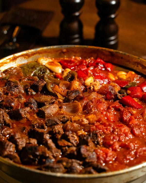 Close-up of slow cooker beef stew with peppers and tomatoes, an easy beginner slow cooker recipe