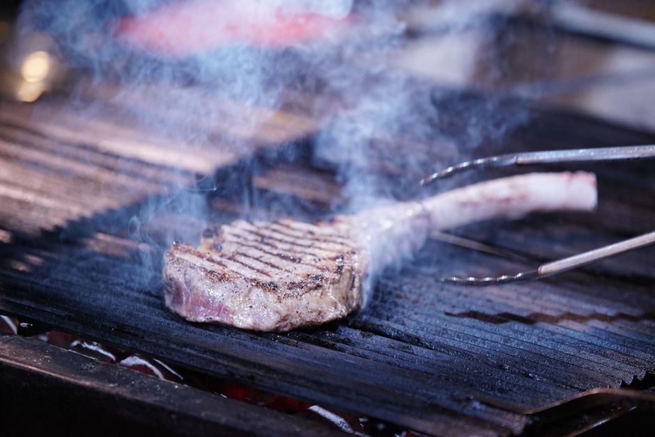 Smoked & Reverse-Seared Tomahawk Steak