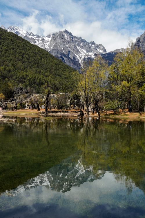 Free Tranquil scene of Jade Dragon Snow Mountain reflecting in a lake in Lijiang, China. Stock Photo